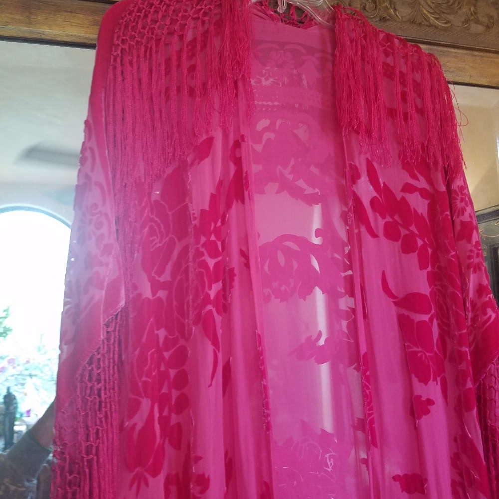 FABULOUS FABULOUS VELVET BURNOUT FRINGE KIMONO - Picture 4 of 7